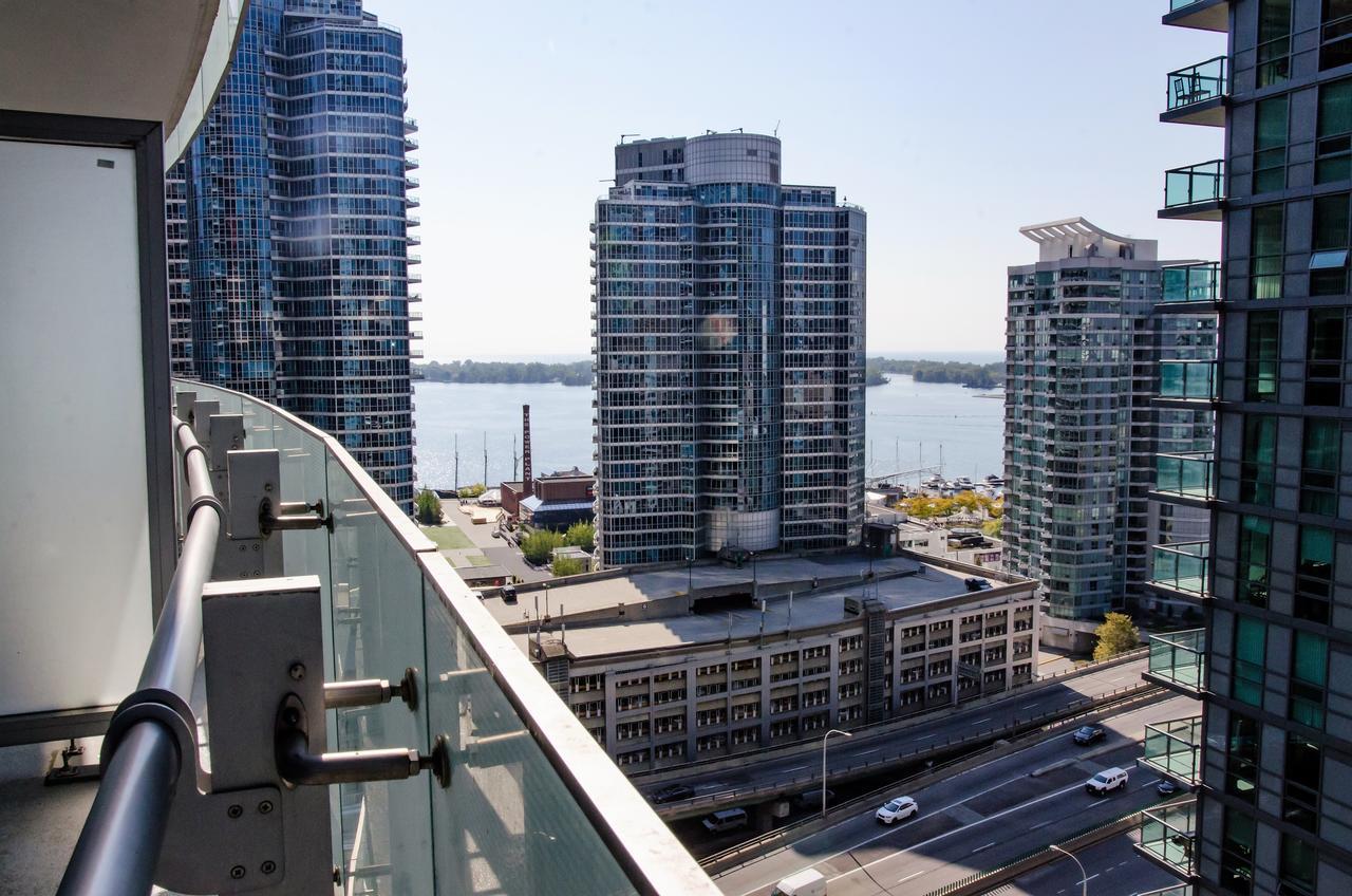 Royal Stays Condominiums - Upscale Downtown Suites Toronto Ngoại thất bức ảnh