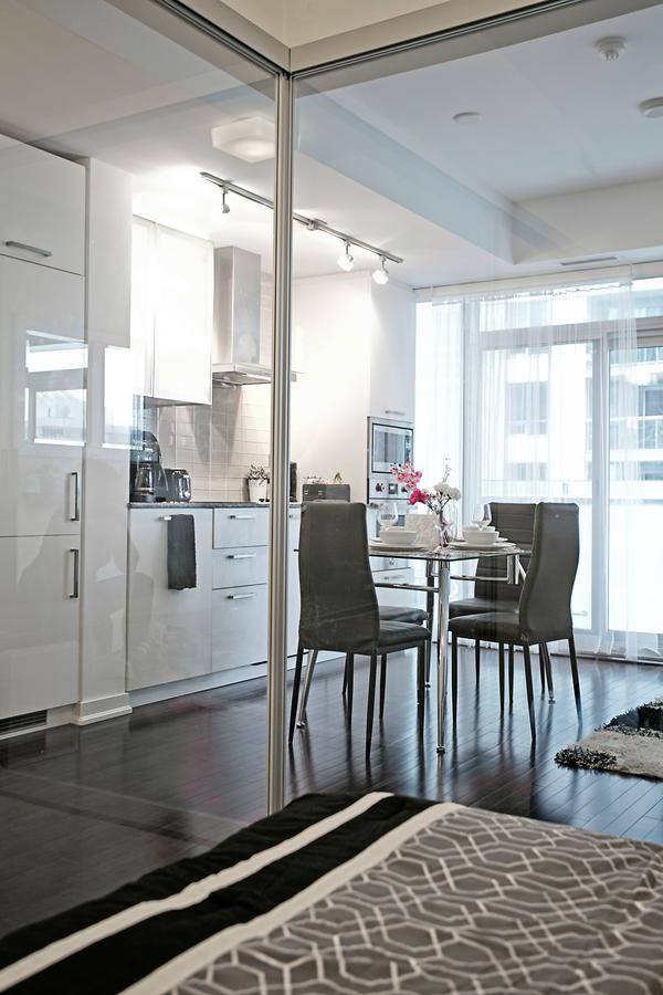 Royal Stays Condominiums - Upscale Downtown Suites Toronto Ngoại thất bức ảnh