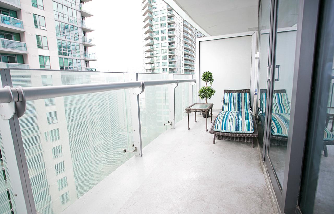 Royal Stays Condominiums - Upscale Downtown Suites Toronto Ngoại thất bức ảnh